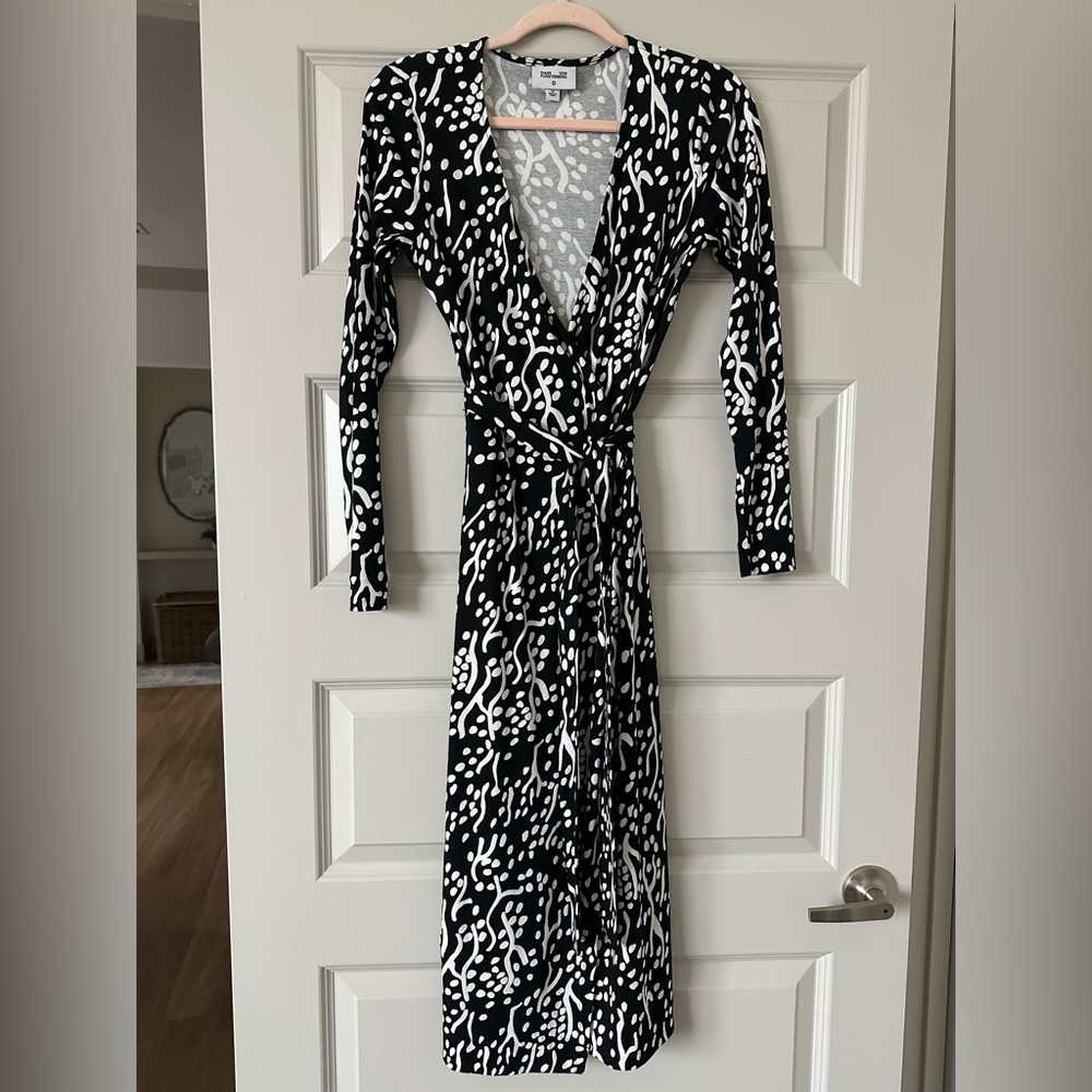 Diane Von Furstenberg Black and White Long Sleeve Wrap Dress